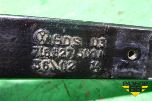Петля двери багажника (левая) (7L6827301A) для Volkswagen Touareg c 2002-2010г