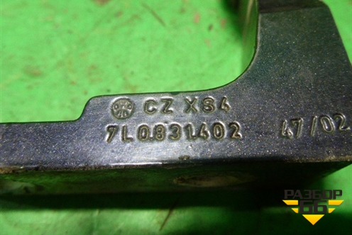 Петля двери передней правой верхняя (7L0831402) для Volkswagen Touareg c 2002-2010г