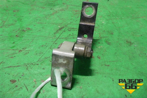 Петля двери передней правой верхняя (7L0831402) для Volkswagen Touareg c 2002-2010г