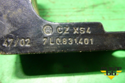 Петля двери передней левой верхняя (7L0831401) для Volkswagen Touareg c 2002-2010г
