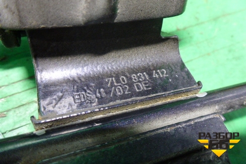 Петля двери передней правой нижняя (7L0831412) для Volkswagen Touareg c 2002-2010г