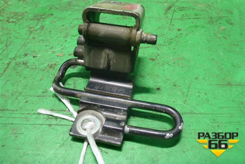 Петля двери передней правой нижняя (7L0831412) для Volkswagen Touareg c 2002-2010г