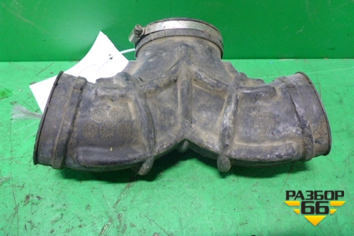 Патрубок воздушного фильтра (4.2л AXQ) (7L6129627) для Volkswagen Touareg c 2002-2010г