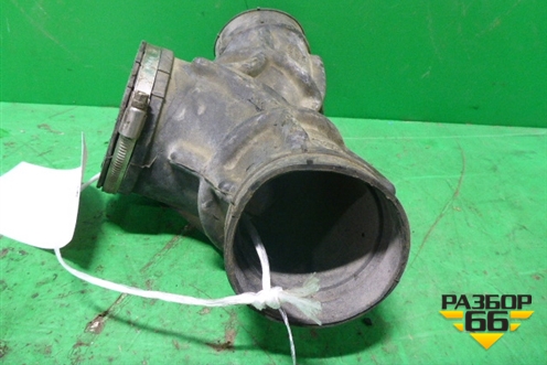 Патрубок воздушного фильтра (4.2л AXQ) (7L6129627) для Volkswagen Touareg c 2002-2010г