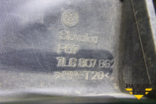 Кронштейн заднего бампера правый (под фонарь) (7L6807862) для Volkswagen Touareg c 2002-2010г