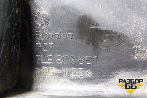 Кронштейн заднего бампера левый (под фонарь) (7L6807861) для Volkswagen Touareg c 2002-2010г