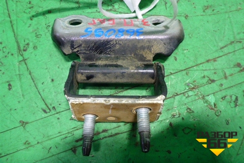 Петля двери багажника (6881048010) для Lexus RX 300 c 2009-2015г