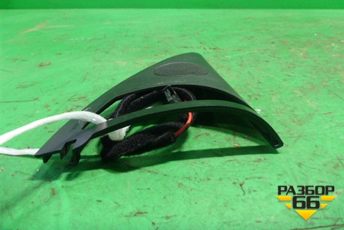 Накладка двери передней правой уголок (7L6837994) для Volkswagen Touareg c 2002-2010г