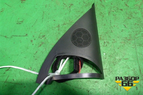 Накладка двери передней правой уголок (7L6837994) для Volkswagen Touareg c 2002-2010г