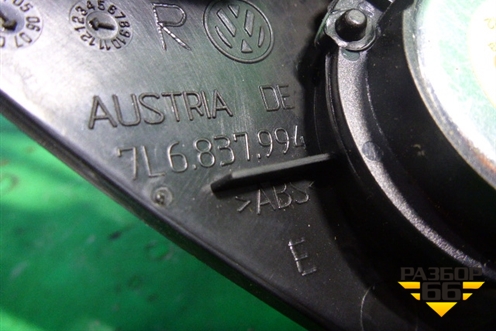 Накладка двери передней правой уголок (7L6837994) для Volkswagen Touareg c 2002-2010г