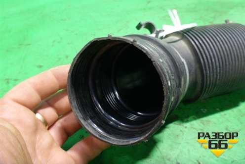 Патрубок воздушного фильтра (4.2л BAR) (7L8129684) для Volkswagen Touareg c 2002-2010г