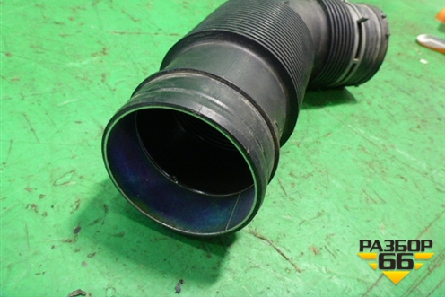 Патрубок воздушного фильтра (4.2л BAR) (7L8128684) для Volkswagen Touareg c 2002-2010г