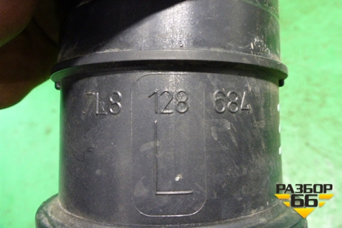 Патрубок воздушного фильтра (4.2л BAR) (7L8128684) для Volkswagen Touareg c 2002-2010г