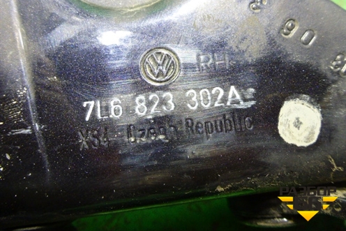 Петля капота правая (7L6823302A) для Volkswagen Touareg c 2002-2010г