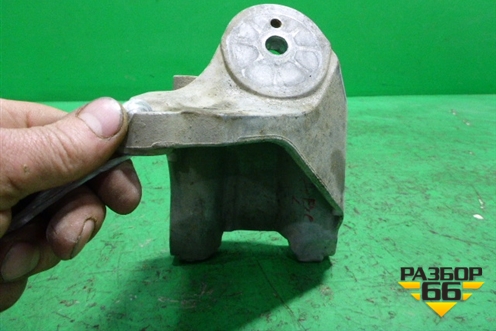 Кронштейн двигателя левый (4.2л BAR) (7L8199307D) для Volkswagen Touareg c 2002-2010г