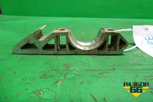 Кронштейн переднего стабилизатора (7L0411063B) для Volkswagen Touareg c 2002-2010г