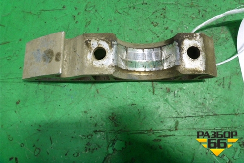 Кронштейн переднего стабилизатора (7L0411063B) для Volkswagen Touareg c 2002-2010г