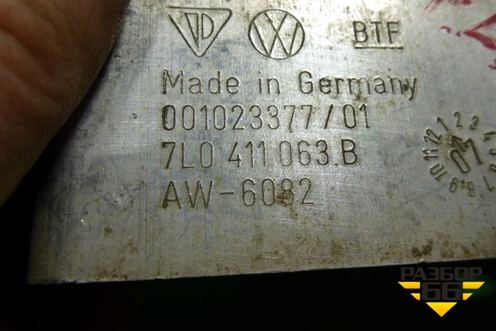 Кронштейн переднего стабилизатора (7L0411063B) для Volkswagen Touareg c 2002-2010г