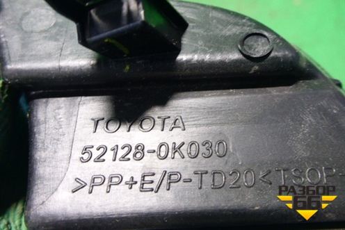 Решетка в передний бампер левая (новая) (521280K030) для Toyota Hilux с 2015г