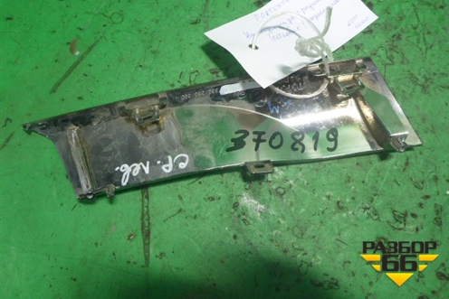 Накладка на решетку радиатора (средняя левая) (531240K140) для Toyota Fortuner с 2016г