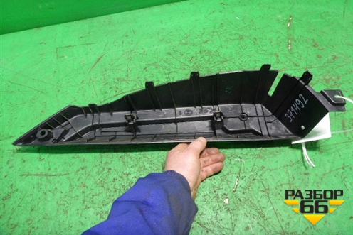Держатель задней полки правый (BBN96884Z) для Mazda Mazda 3 (BL) с 2009-2013г
