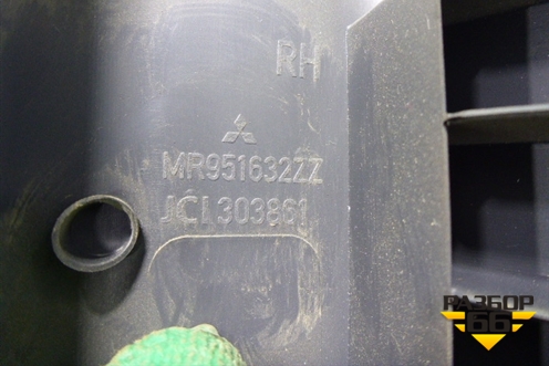 Обшивка стойки задняя верхняя правая (MR951632ZZ) для Mitsubishi Colt с 2004г