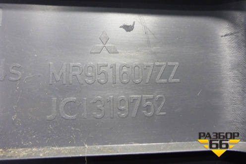 Обшивка стойки центральная нижняя левая (MR951607ZZ) для Mitsubishi Colt с 2004г