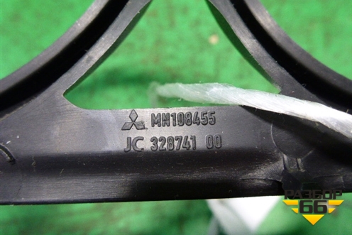 Накладка на щиток приборов (MN108455) для Mitsubishi Colt с 2004г