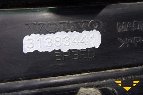 Решетка в передний бампер левая (до 2019г под парктроник) (31383441) для Volvo XC90 с 2015г