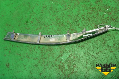 Накладка на решетку радиатора (верхняя правая хром) (71123T1VE010M1) для Honda CR-V с 2017г
