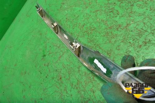 Накладка на решетку радиатора (верхняя правая хром) (71123T1VE010M1) для Honda CR-V с 2017г