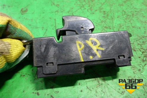 Кнопка стеклоподъёмника (передняя правая) (MR587955) для Mitsubishi L 200 c 2006-2015г
