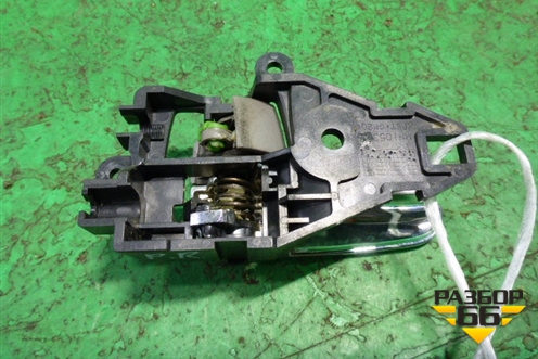 Ручка внутренняя двери передней правой (MN105360) для Mitsubishi L 200 c 2006-2015г