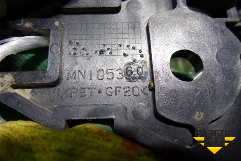 Ручка внутренняя двери передней правой (MN105360) для Mitsubishi L 200 c 2006-2015г