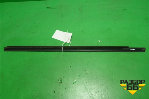 Накладка стекла переднего правого (A2127250465) для Mercedes Benz E-Klass W212 с 2009-2016г