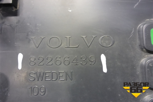 Заглушка решетки радиатора  (левая верхняя) (82266439) для Volvo TRUCK FM с 2001-2013г (ФМ)