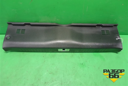 Обшивка багажника (на заднюю панель) (857713N000) для Hyundai Equus с 2010г
