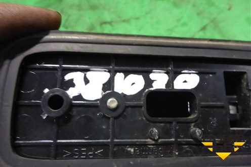 Габарит на козырёк (белый) (A0028205156) для Mercedes Benz  TRUCK Axor 2 с 2004г