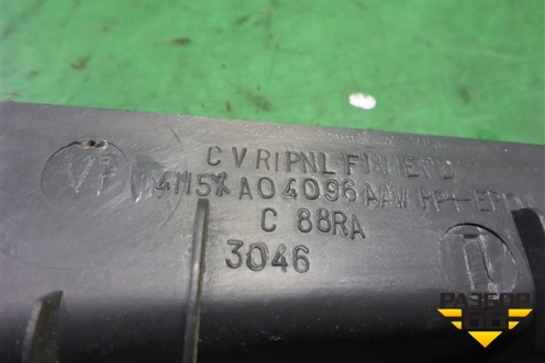 Накладка на торпедо (боковая правая) (4M51A04096AAW) для Ford Focus 2 с 2005-2008г