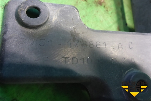 Кронштейн заднего бампера центральный (седан) (5M5117B861AC) для Ford Focus 2 с 2005-2008г