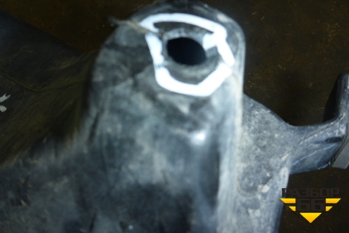 Резонаторвоздушного фильтра (5L849F763AA) для Ford Maverick c 2001-2006г
