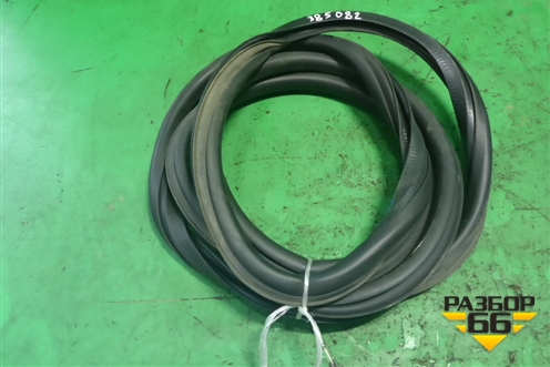 Уплотнитель двери передней правой (1Z0867365H) для Skoda Octavia (А5) с 2004-2013г