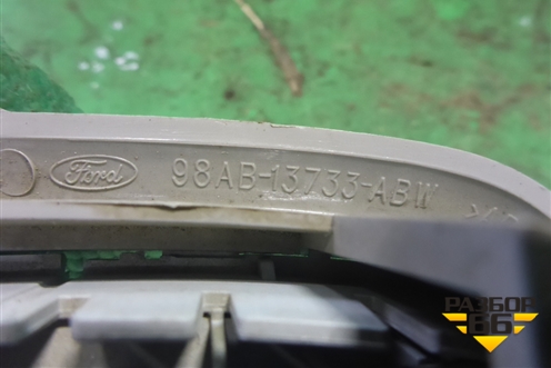 Плафон салонный передний (98AB13733ABW) для Ford Fusion с 2002г