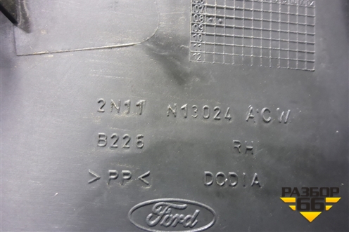Обшивка багажника на заднюю панель (правая) (2N11N13024ACW) для Ford Fusion с 2002г