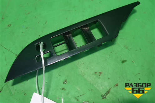 Накладка двери передней левой (742320K651) для Toyota Fortuner с 2016г