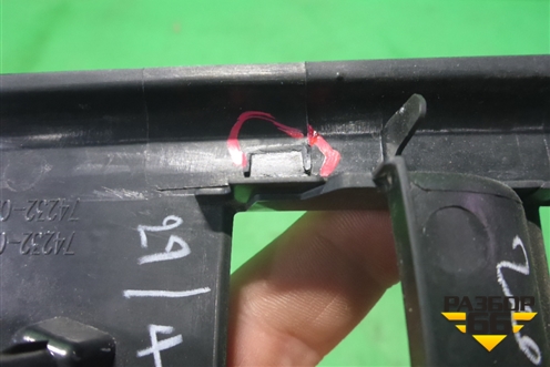 Накладка двери передней левой (742320K651) для Toyota Fortuner с 2016г
