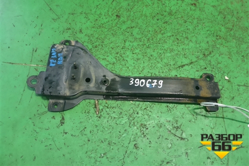 Кронштейн передней панели центральный (62550CA000) для Nissan Murano (Z50) с 2002-2008г