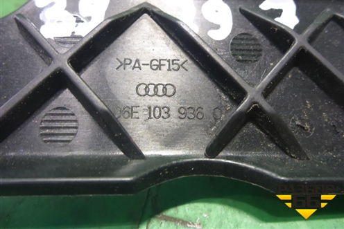 Накладка декоративная на двигатель (правая 3.0 CGW) (06E103936C) для Audi A8 с 2009-2017г