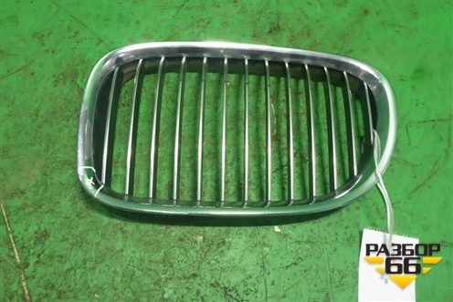 Решетка радиатора левая (до 2012г) (51117184151) для BMW 7 серия F01/F02 с 2008г