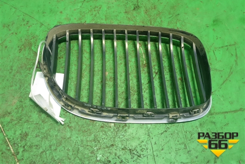 Решетка радиатора левая (до 2012г) (51117184151) для BMW 7 серия F01/F02 с 2008г